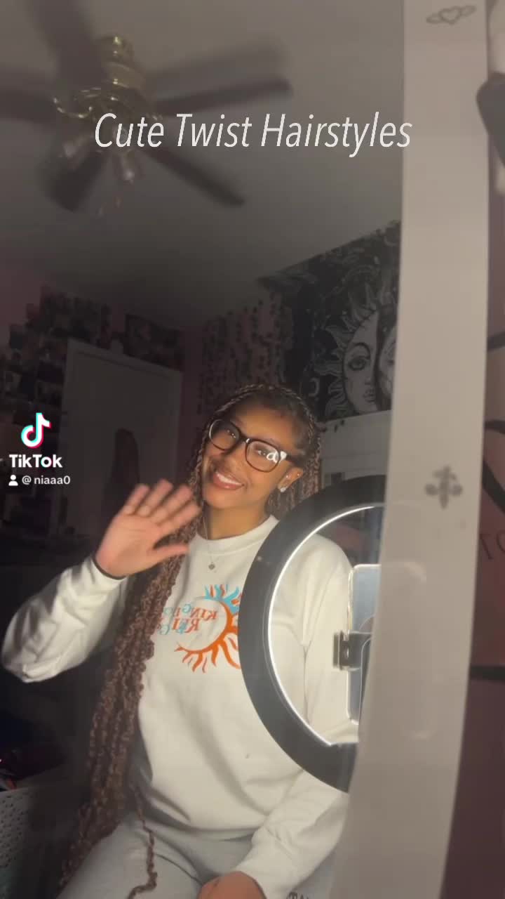 @Curlswithnia