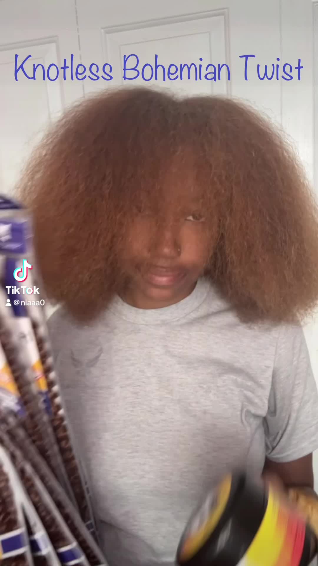 @Curlswithnia