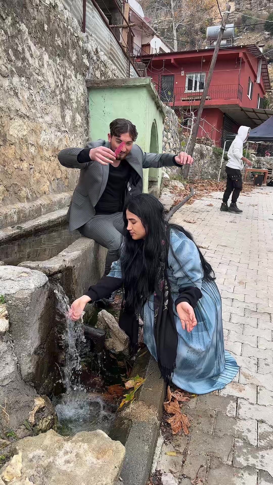 @&Ouml;zge Official