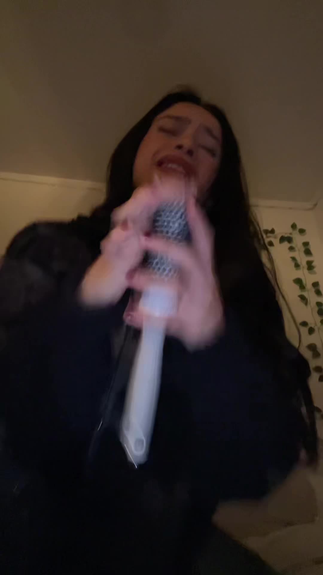 @Luna