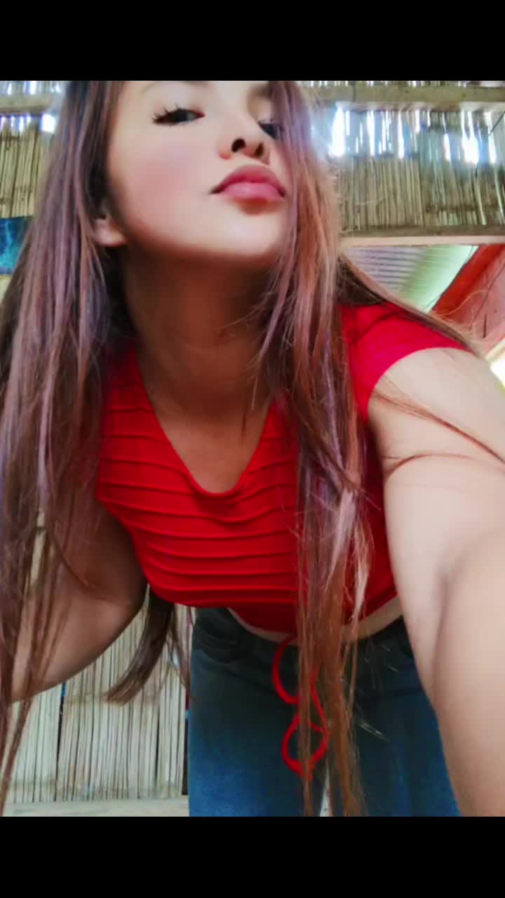 @Nelly te empez&oacute; a seguir 🌹