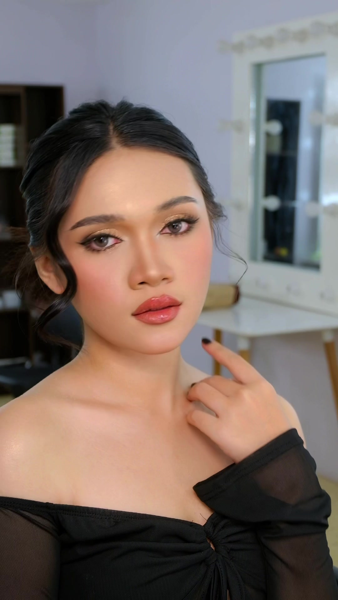 @applegayemakeupartist