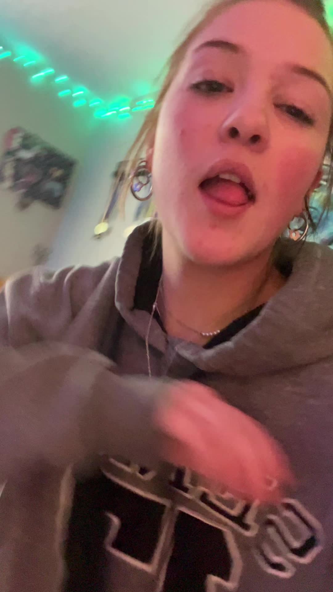 @👻