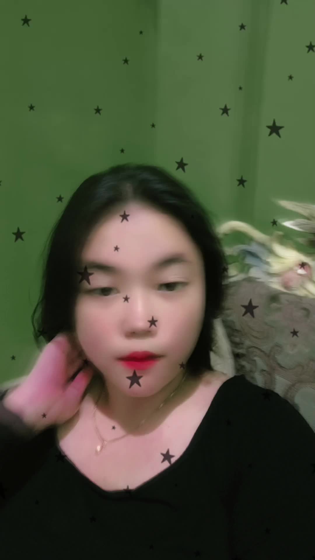 @L E O ✨