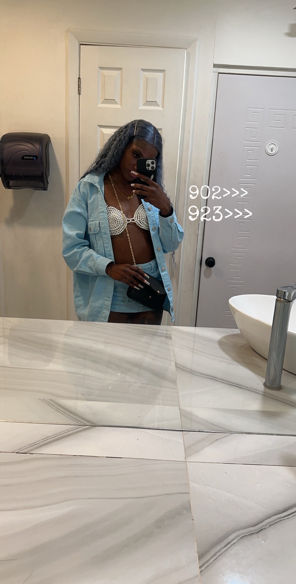 @Shy👅