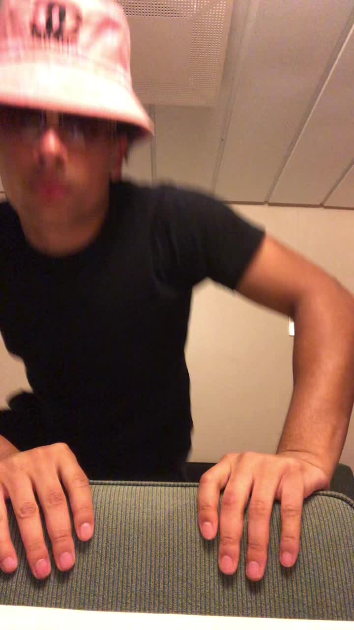 @WhoisMeech__