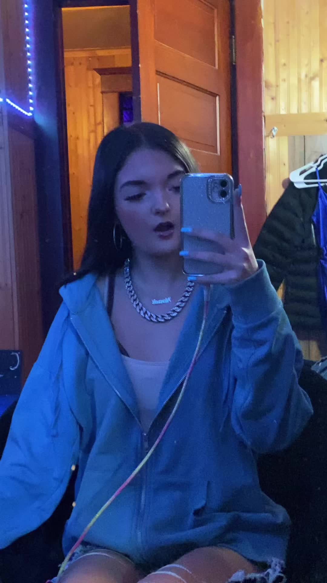 @𝒱𝒶𝑒𝒽 💕