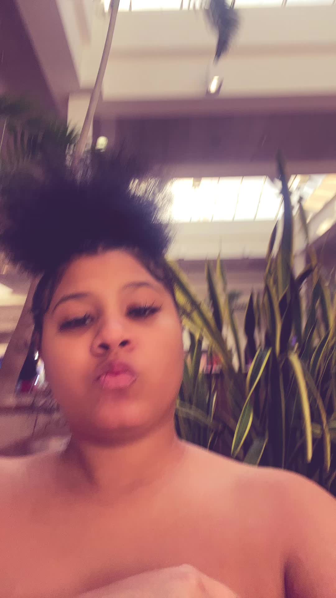 @Hollywoodlaura