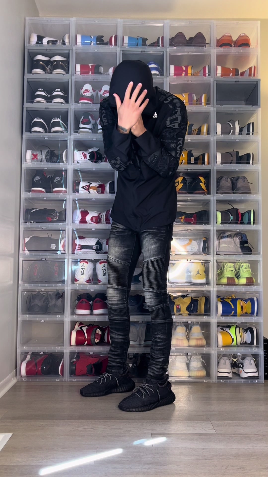 @MrSneakerWall