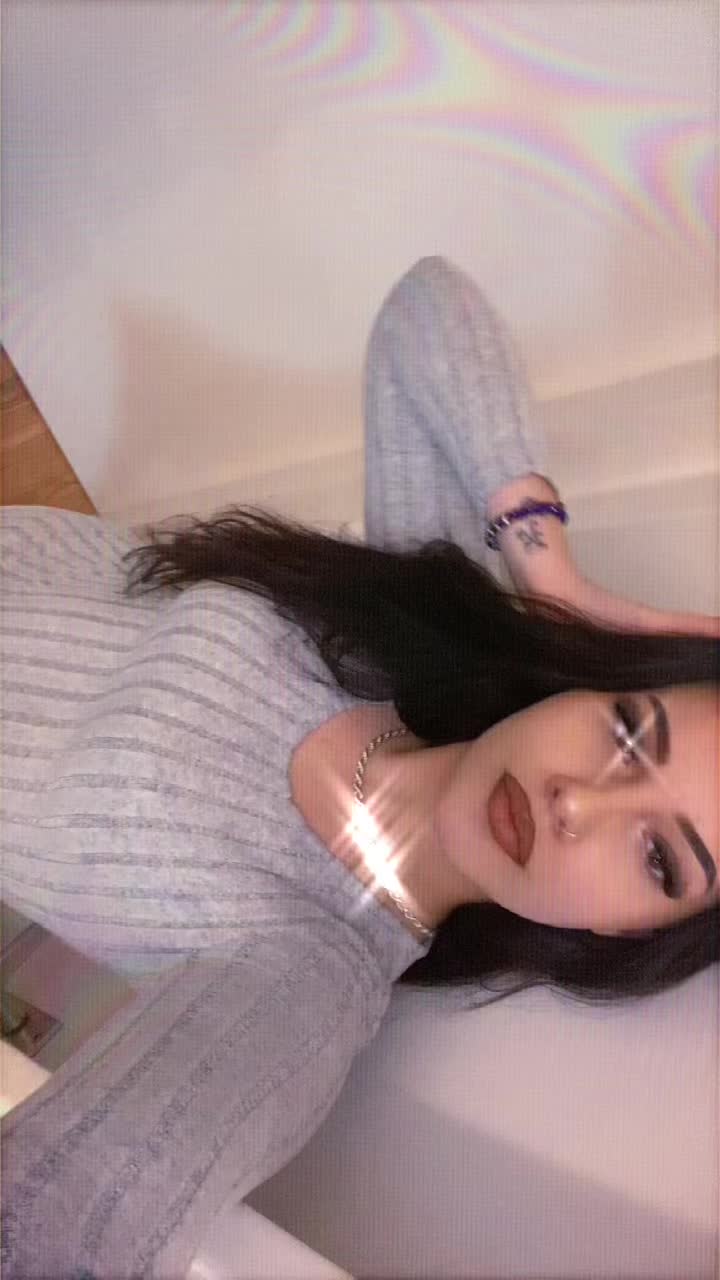 @🖤