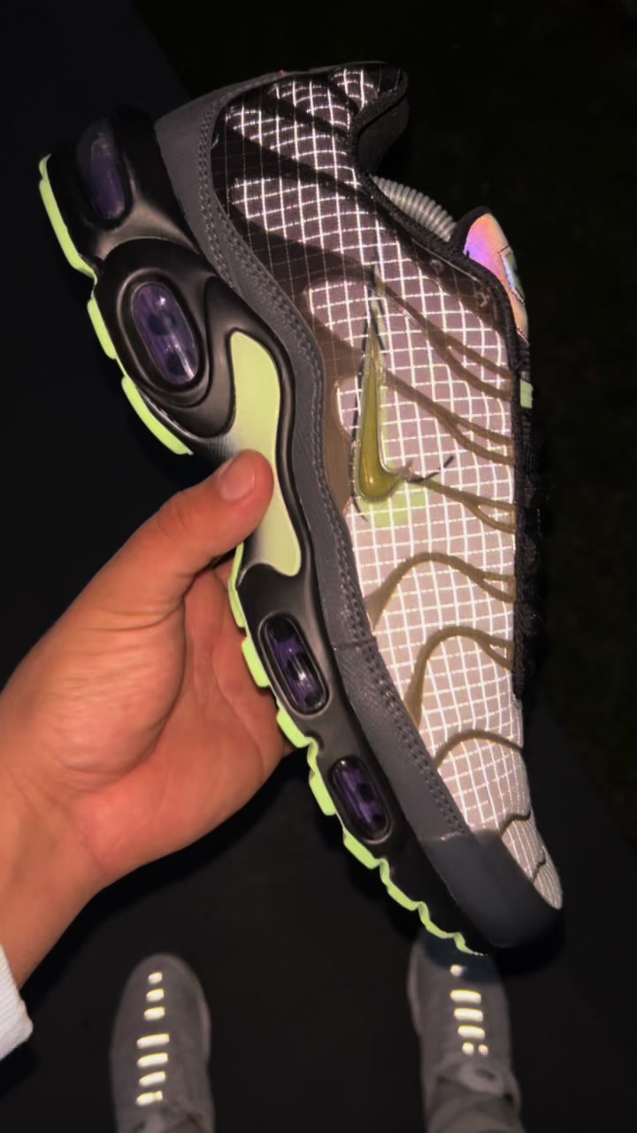 @Hillys.Kicks
