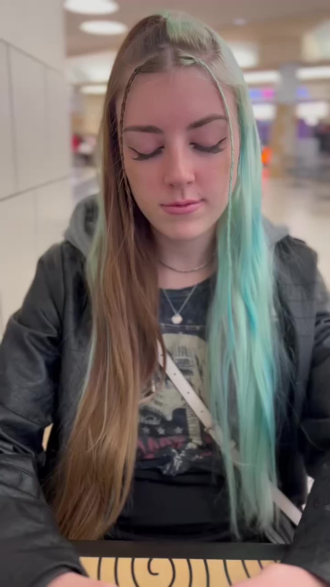 @Redandbecca2