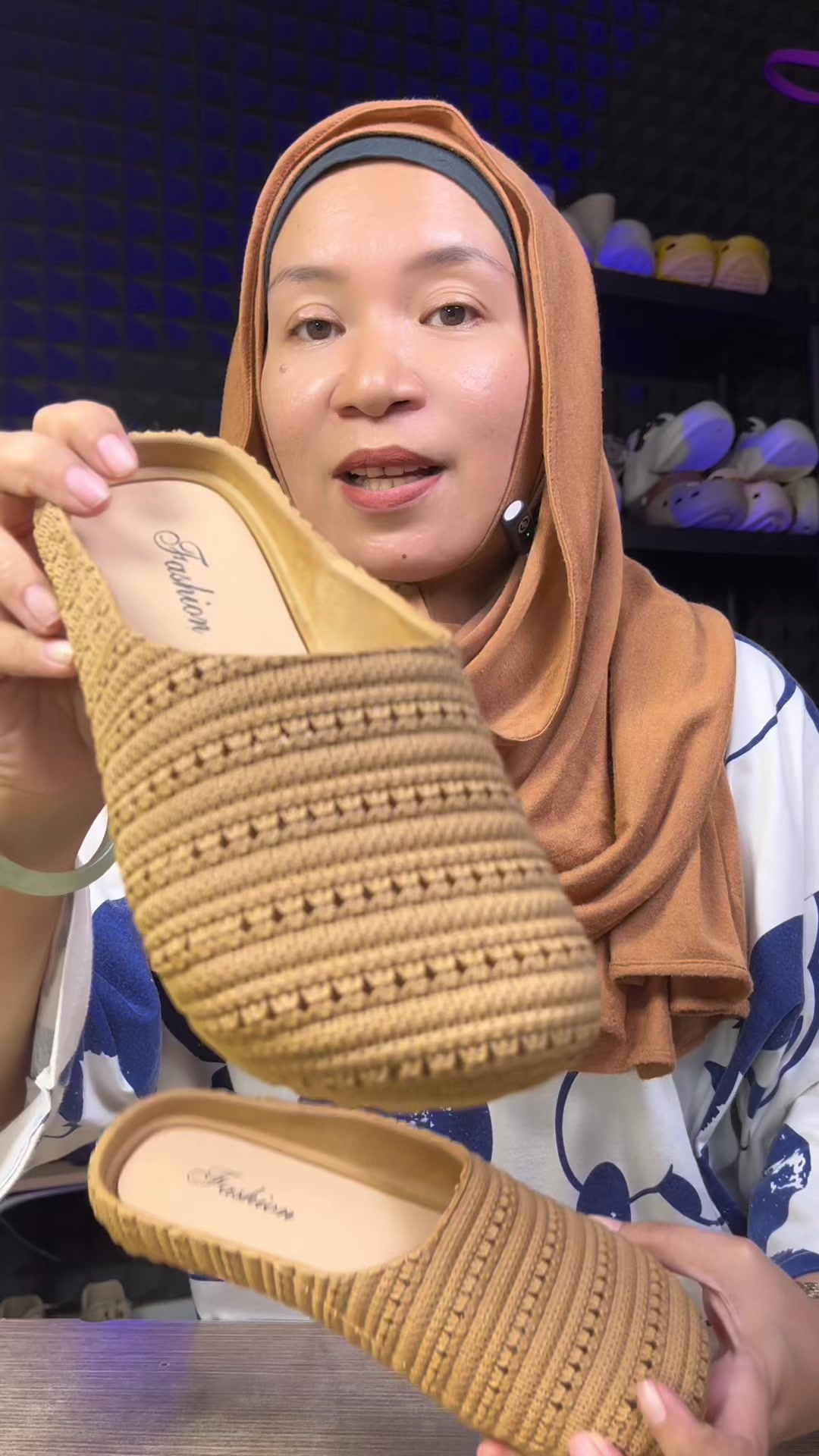 @LELI si paling TAS dan SANDAL