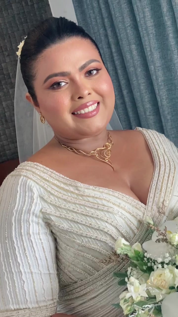 @ceylonbrides.com