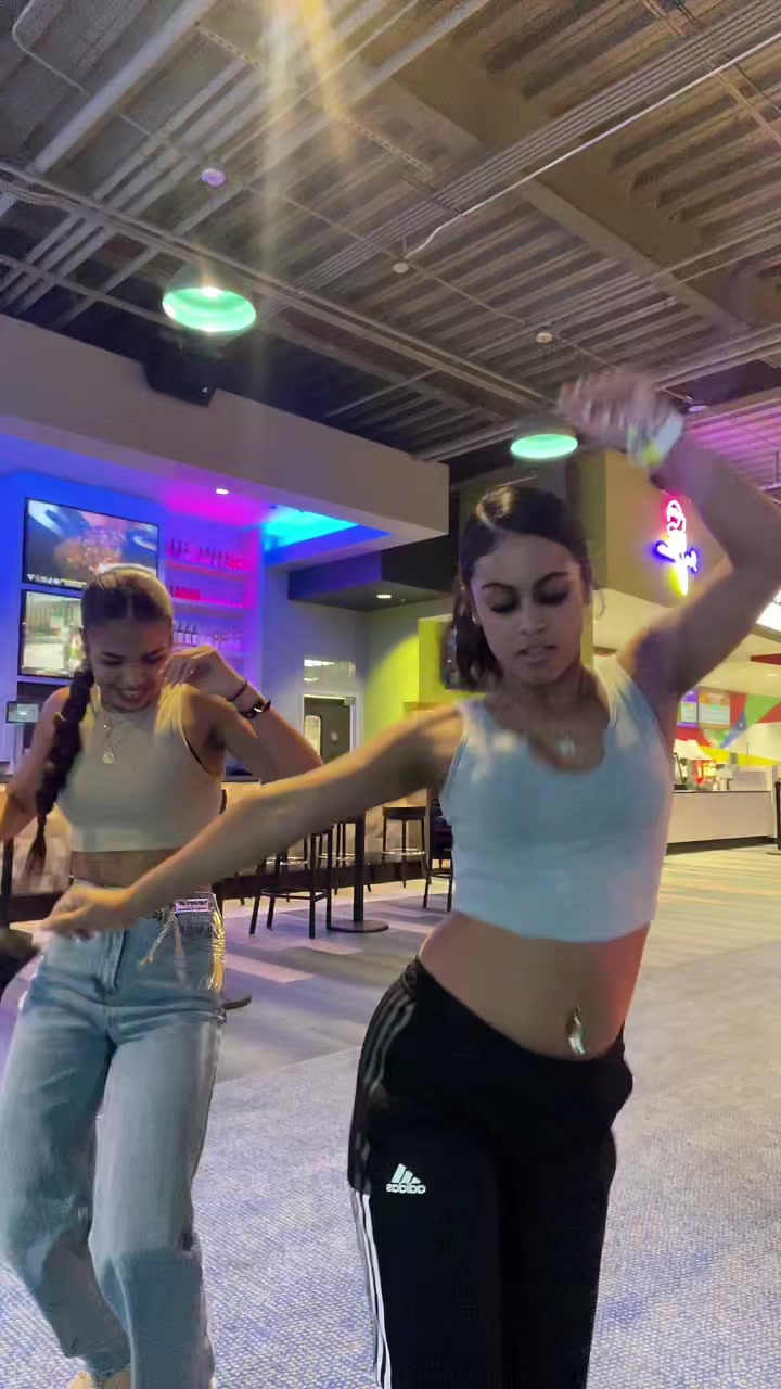 @🦋