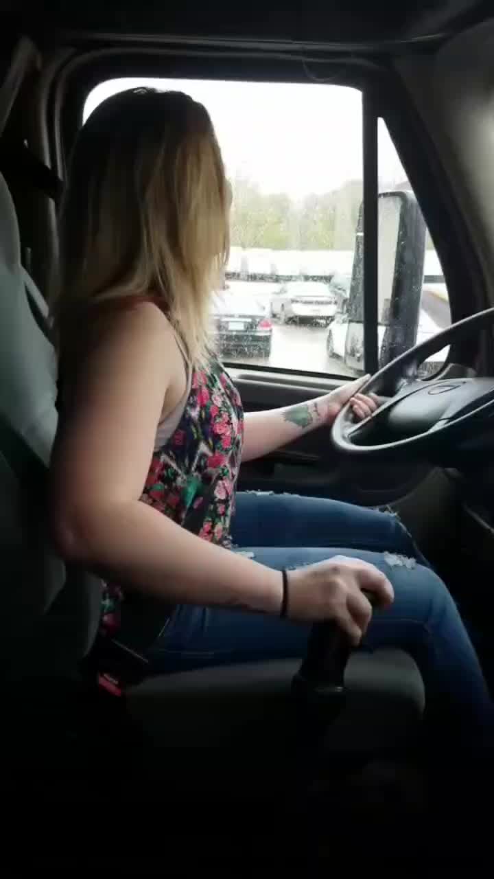 @Becca | littletruckinchick 💜
