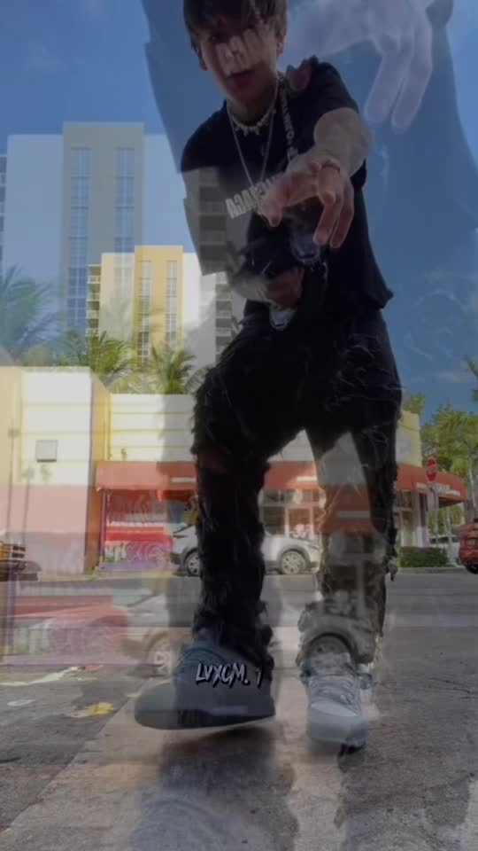 @🧛🏿&zwj;♂️