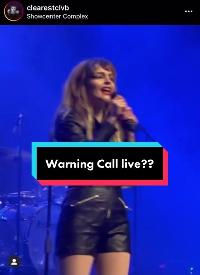 @Lauren Mayberry