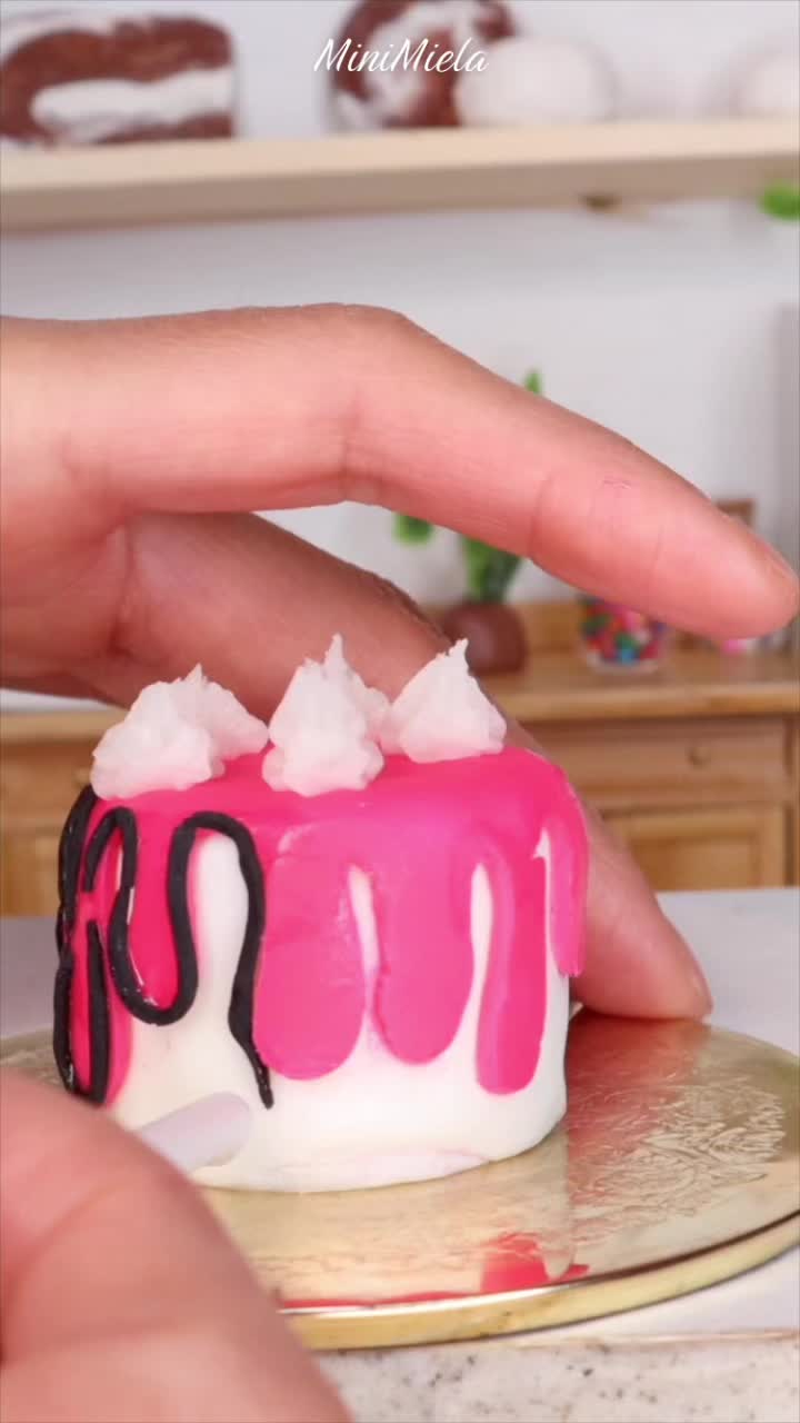 @MiniMiela