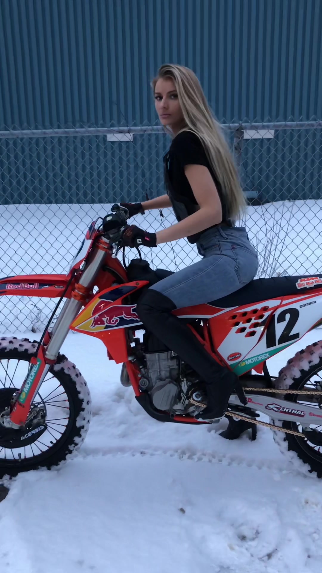@BLONDE RIDER