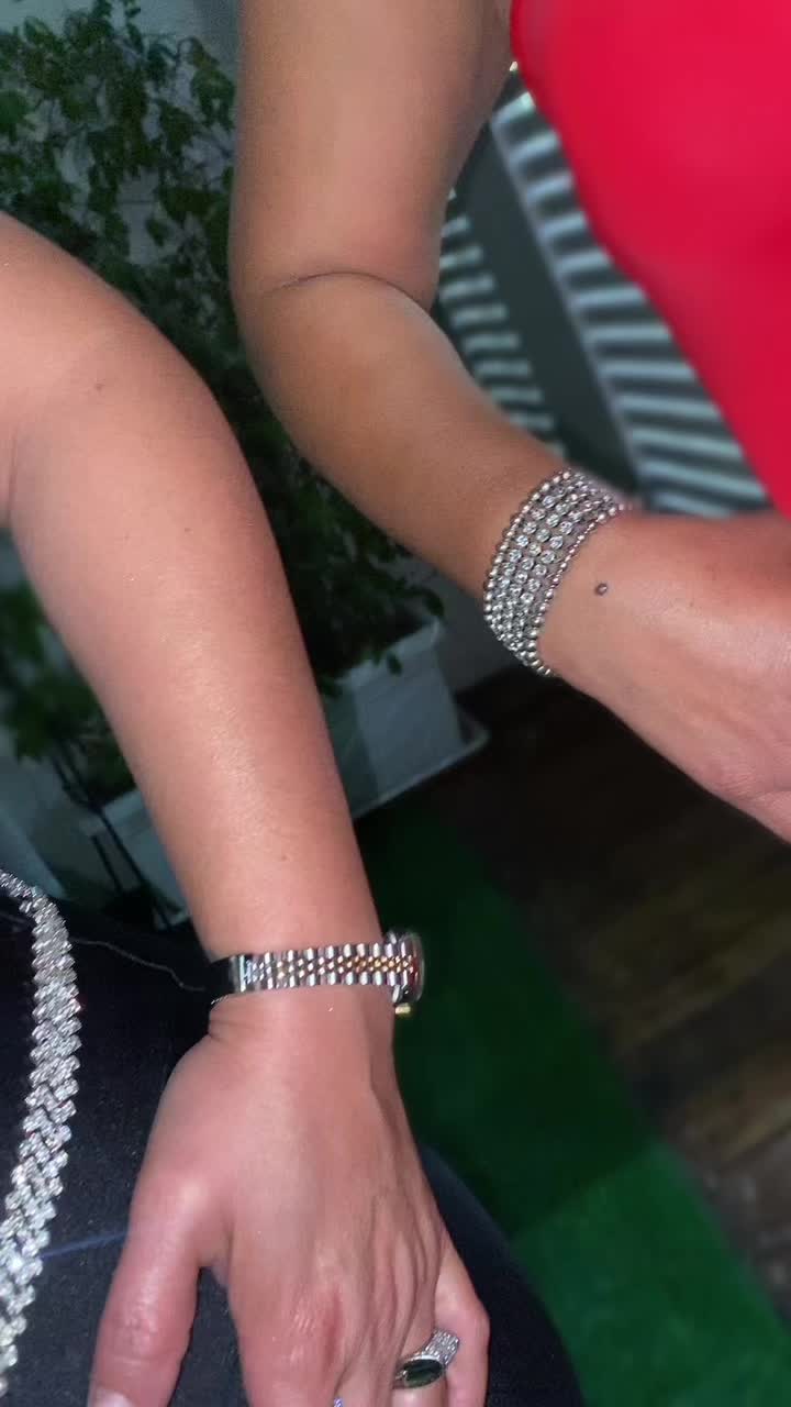 @Laurabevil09