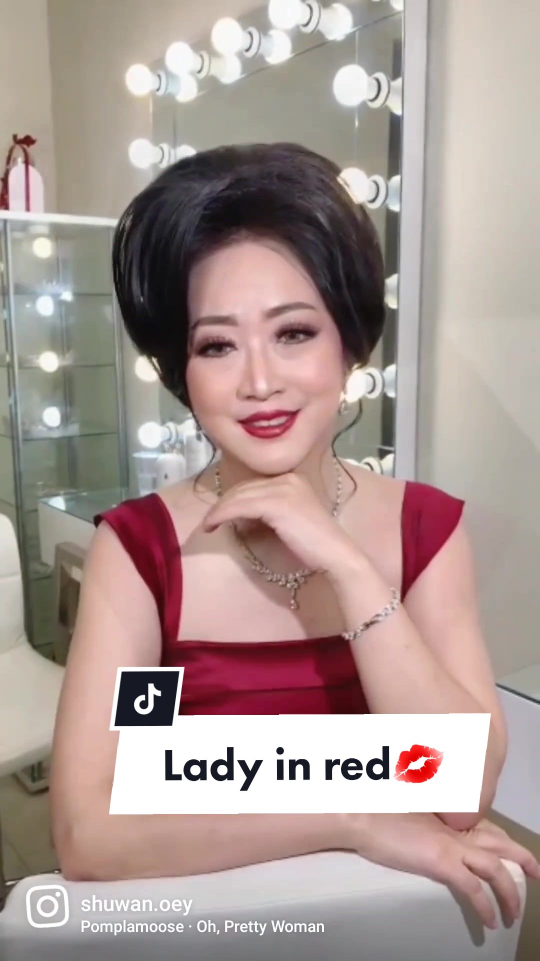 @Model Mama Mature Makeup💫
