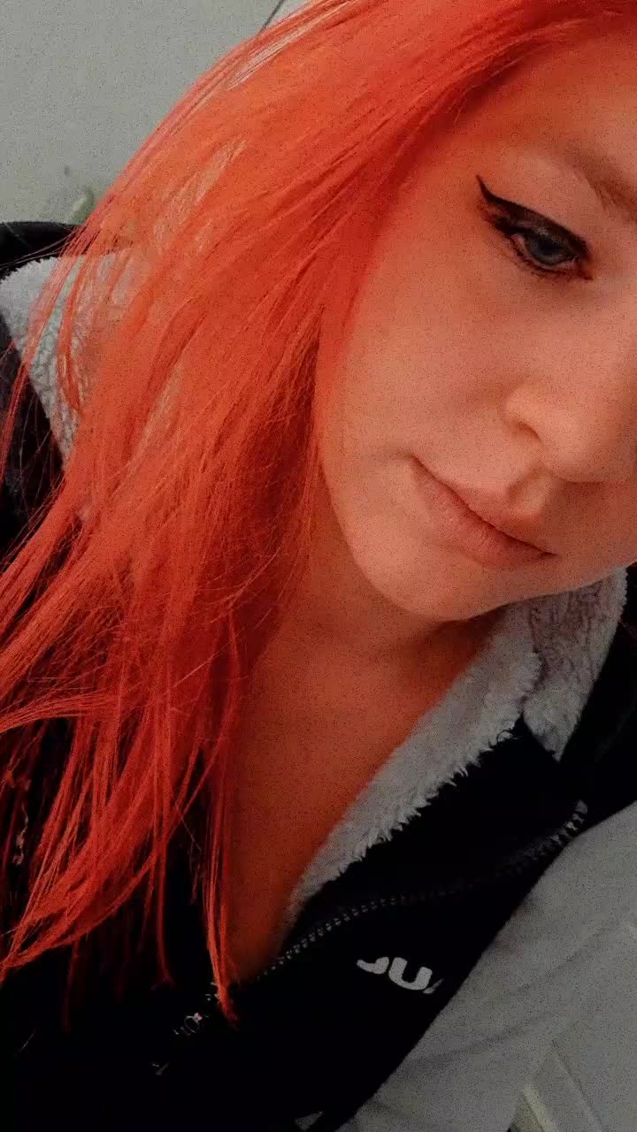 @🔥🐺 𝒯𝒾𝓃𝒶 🐺🔥