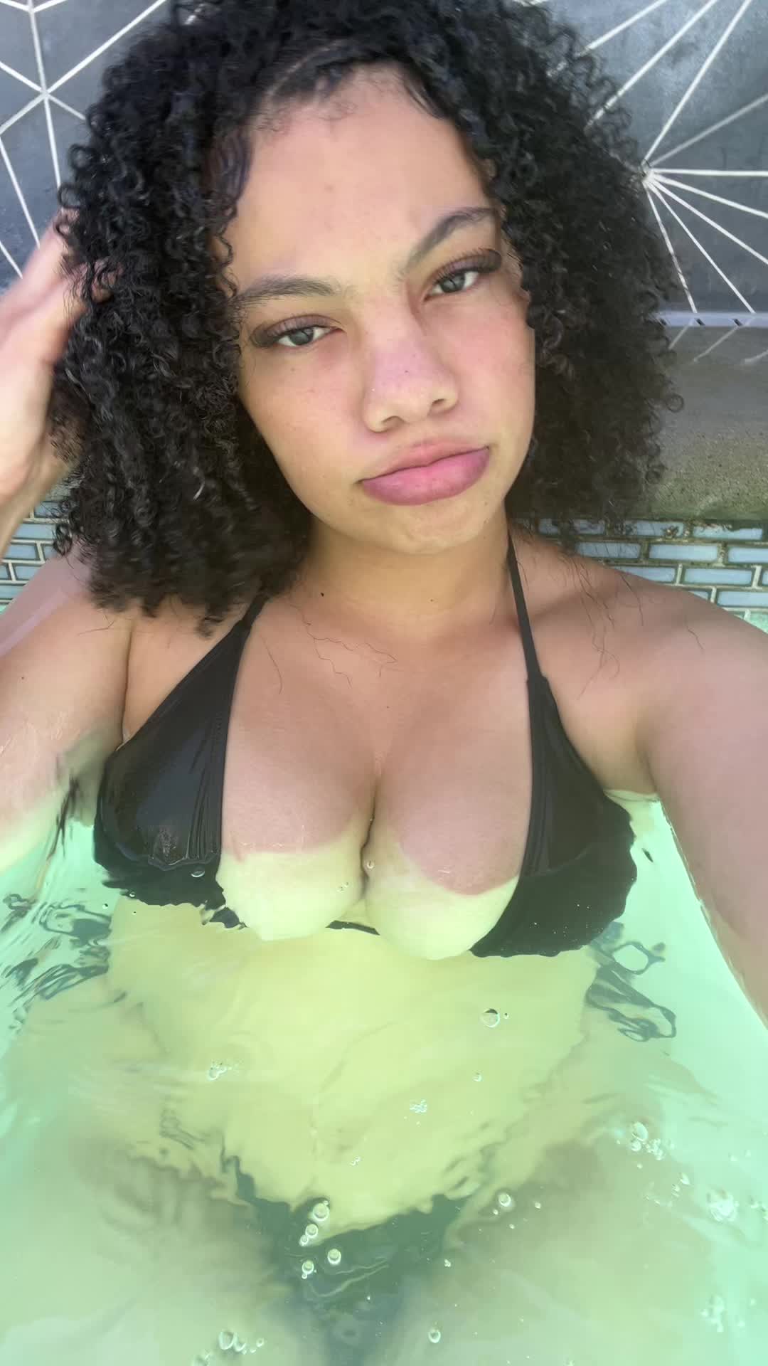 @𝒟𝑜𝓃𝓎𝒶💋