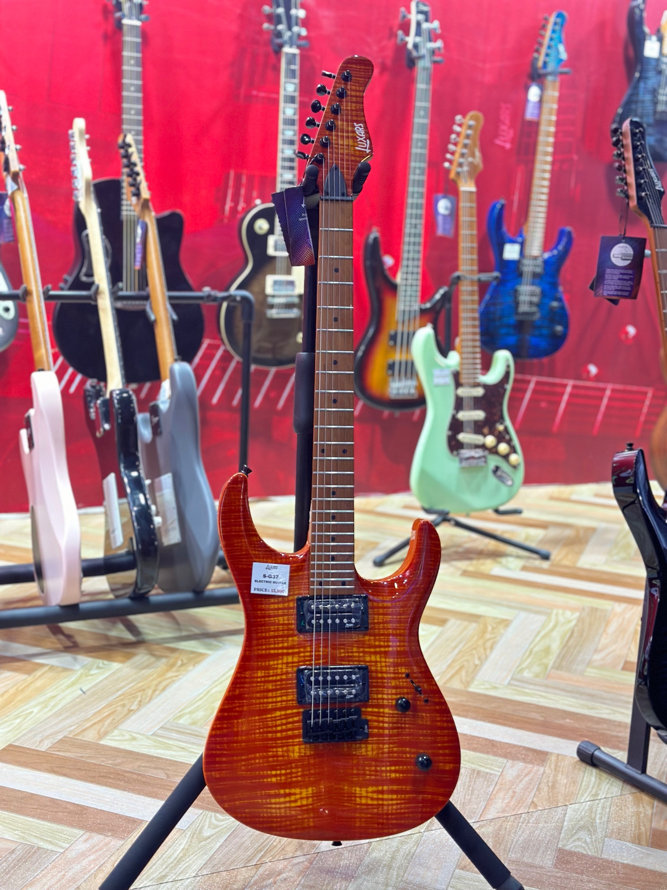 @Guitar manufacturer VinesMusic