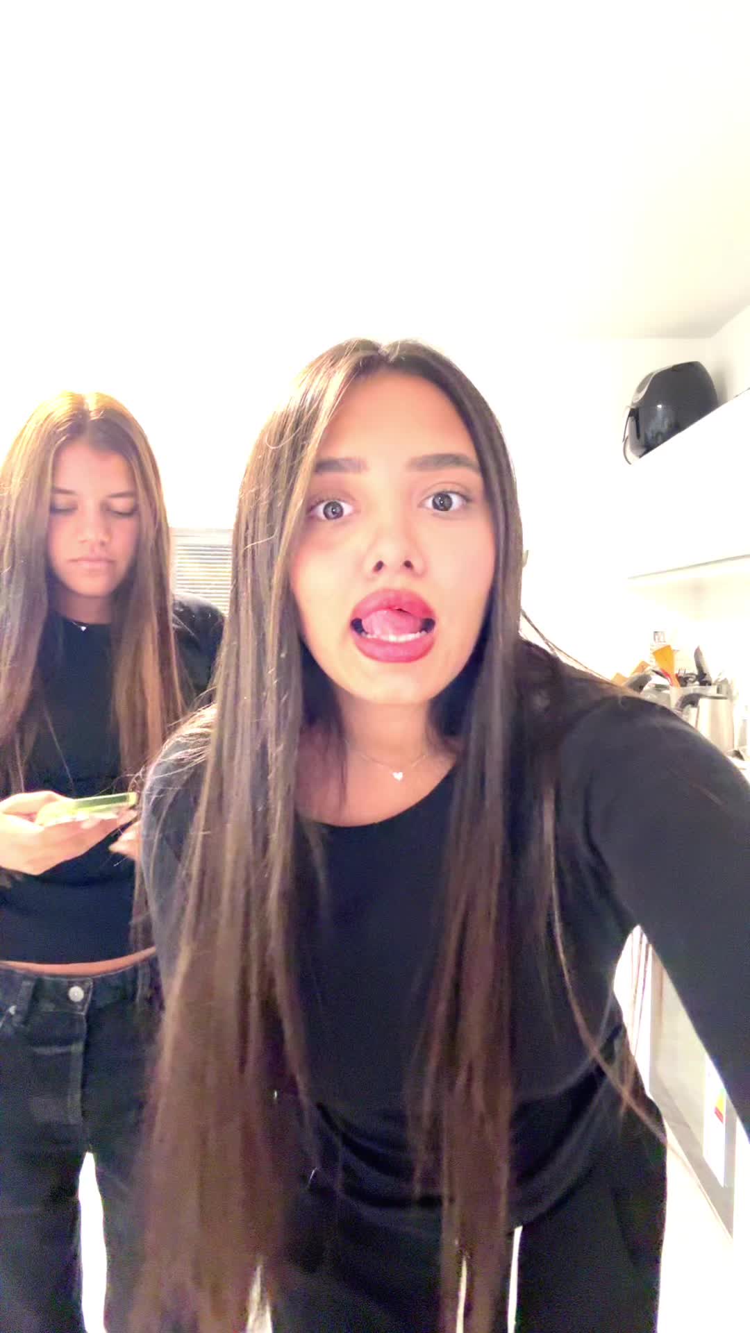 @𝐒𝐡𝐨𝐚𝐦 ఌ