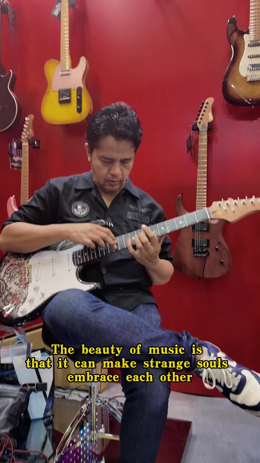 @Guitar manufacturer VinesMusic