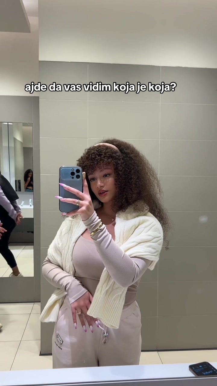 @chloe