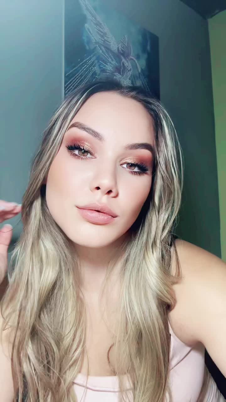 @carlydrew