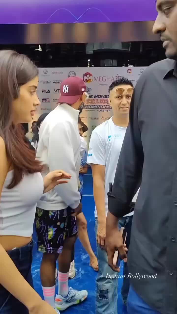 @Janhvi Kapoor Official