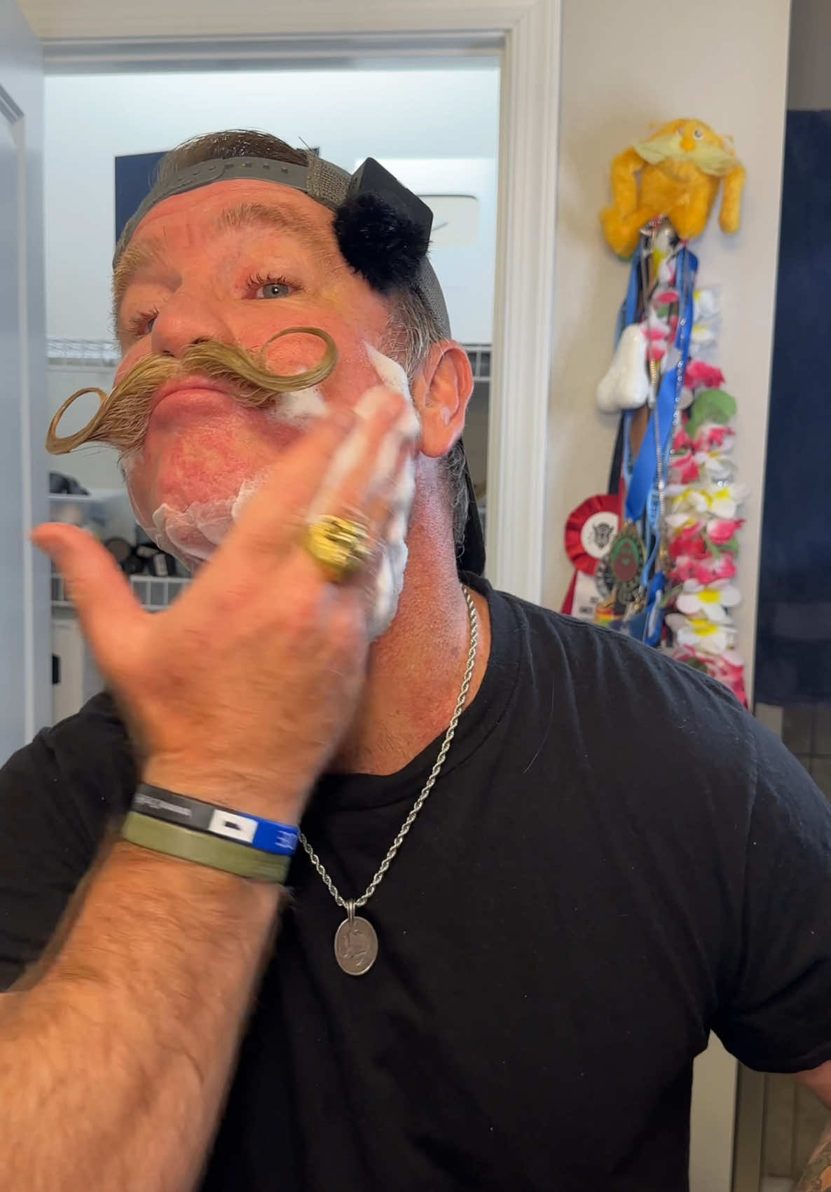 @Bobandelliothismustache