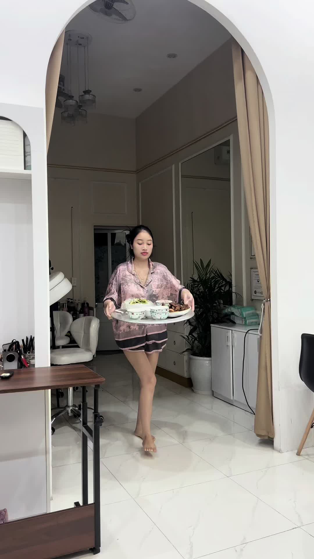 @Ch&uacute; Tư
