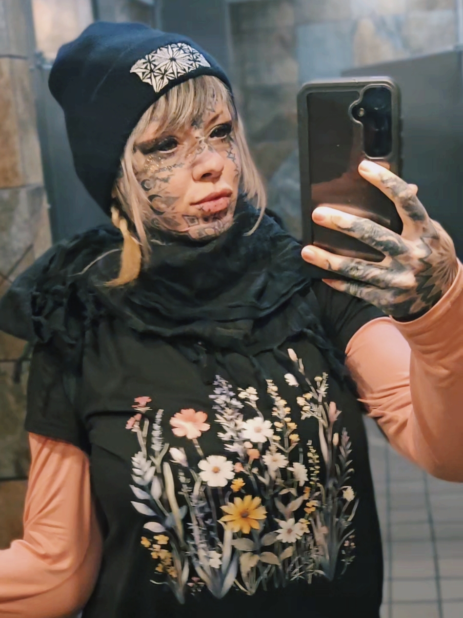 @𝔳𝔦𝔭𝔢𝔯𝔨𝔦𝔱𝔱𝔶𝔤𝔬𝔯𝔢