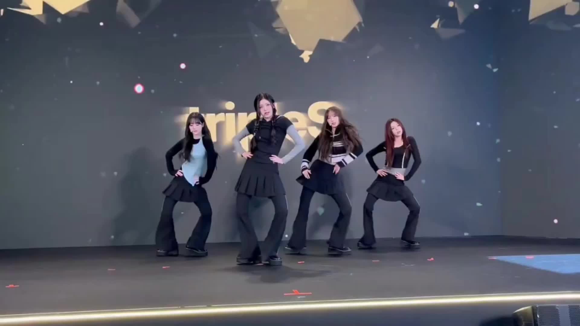 @tripleS supporter