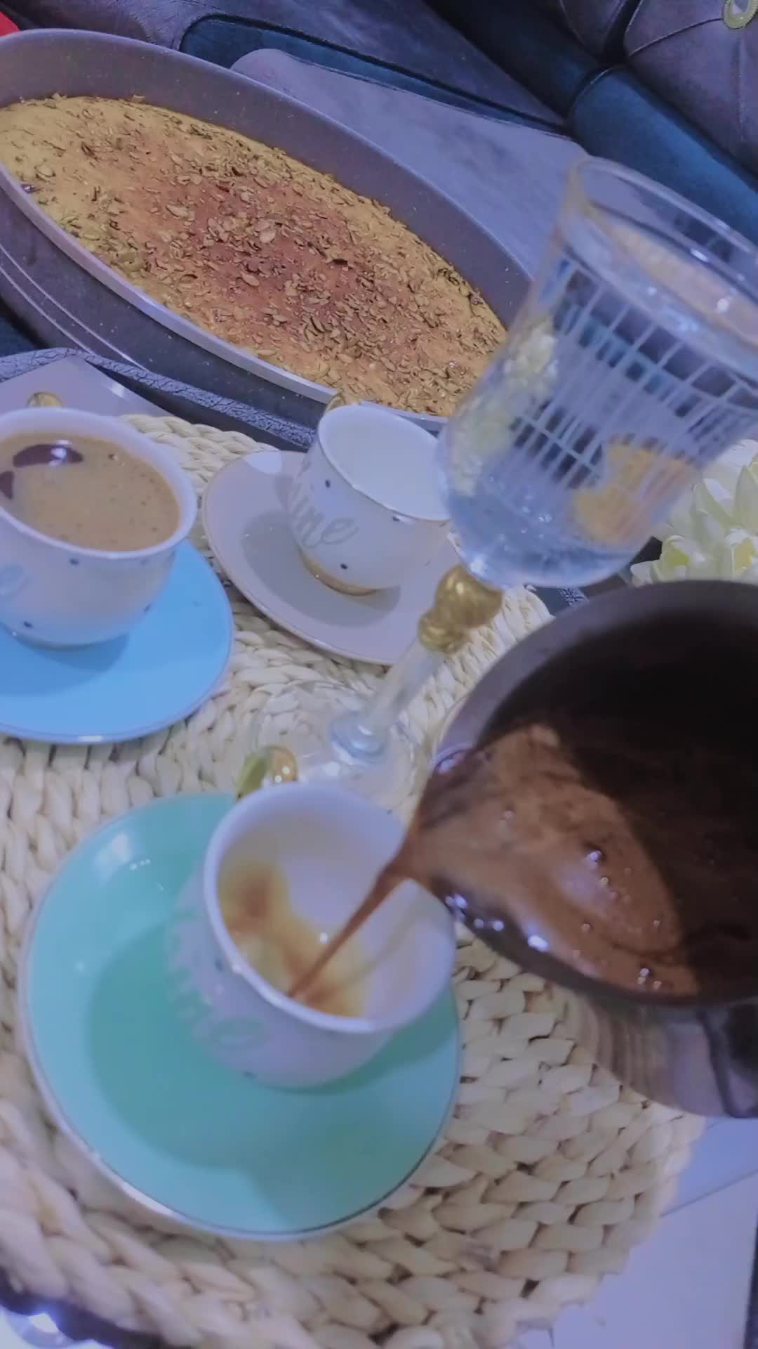 @حْوْرْ آلْعْيْنْ.