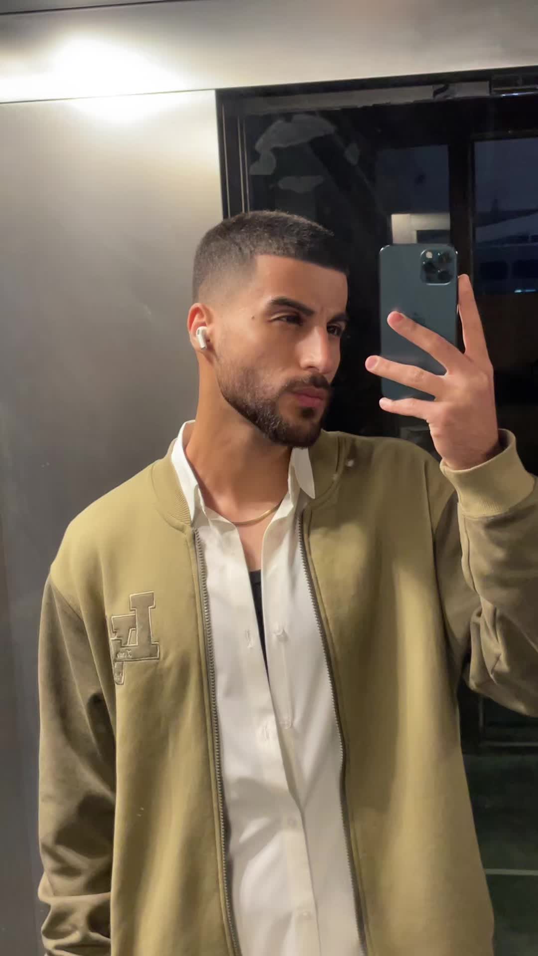 @Alighsmiii