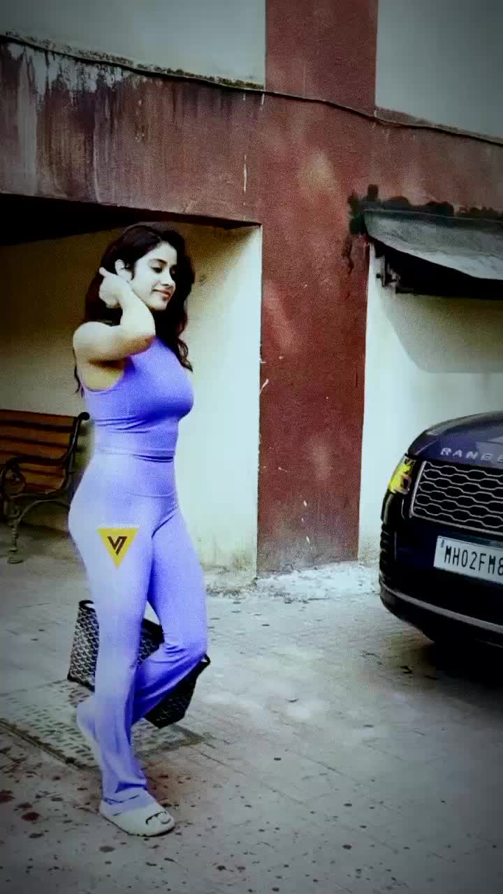 @Janhvi Kapoor Official