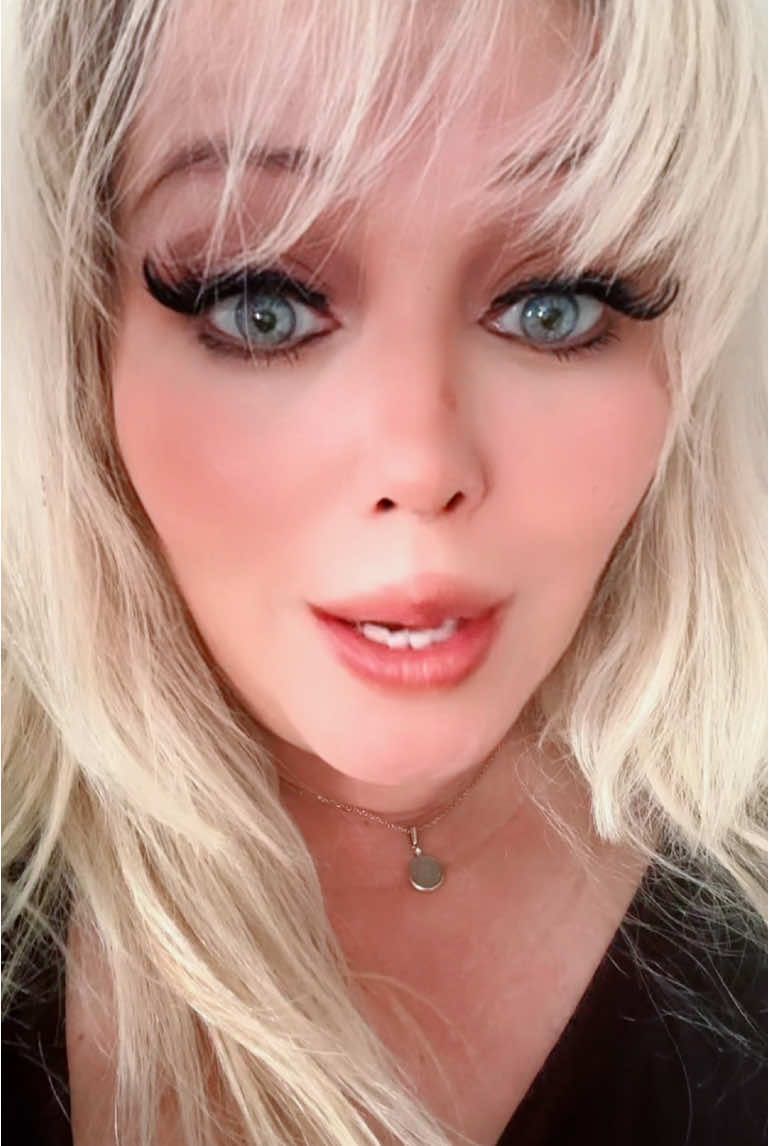 @𝑪𝒚𝒏𝒕𝒉𝒊𝒂𝑮.Comedia/music