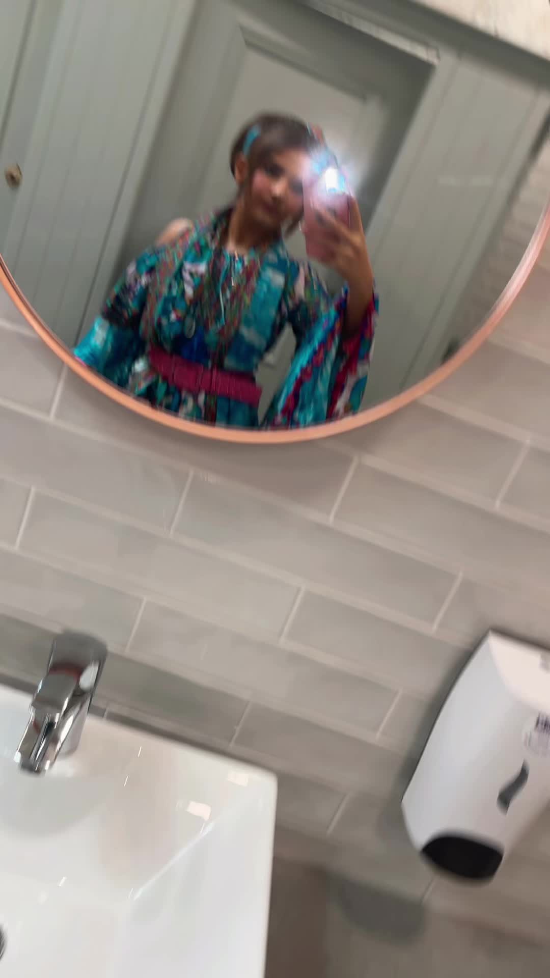 @👩🏽🫶🏼