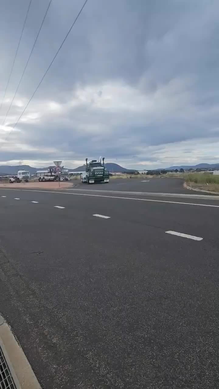 @Truck spotters of tassie