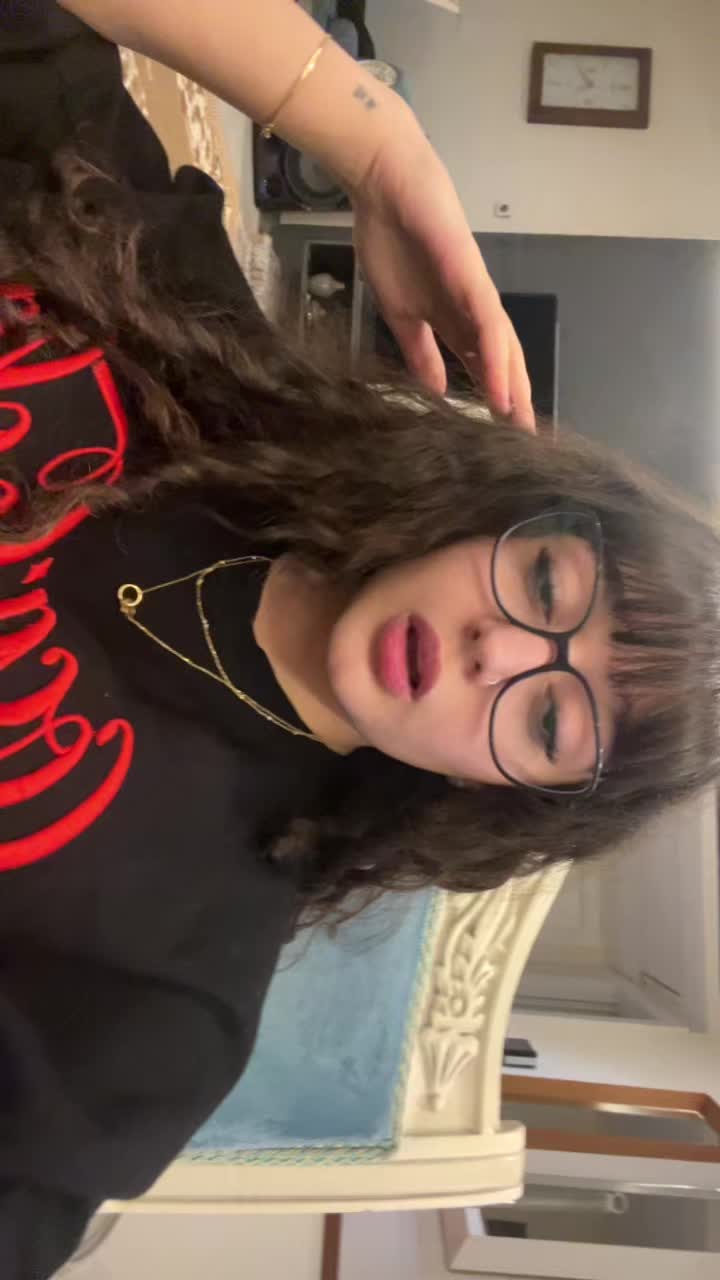 @iihelliyaa