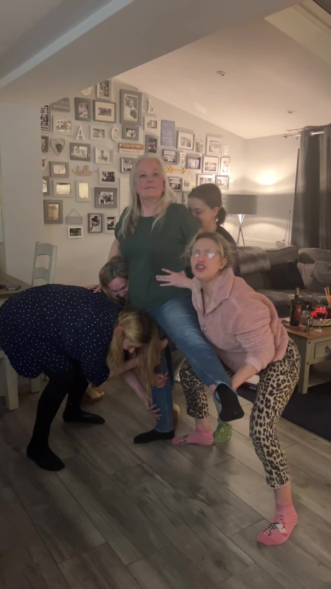 @HollyEliza86