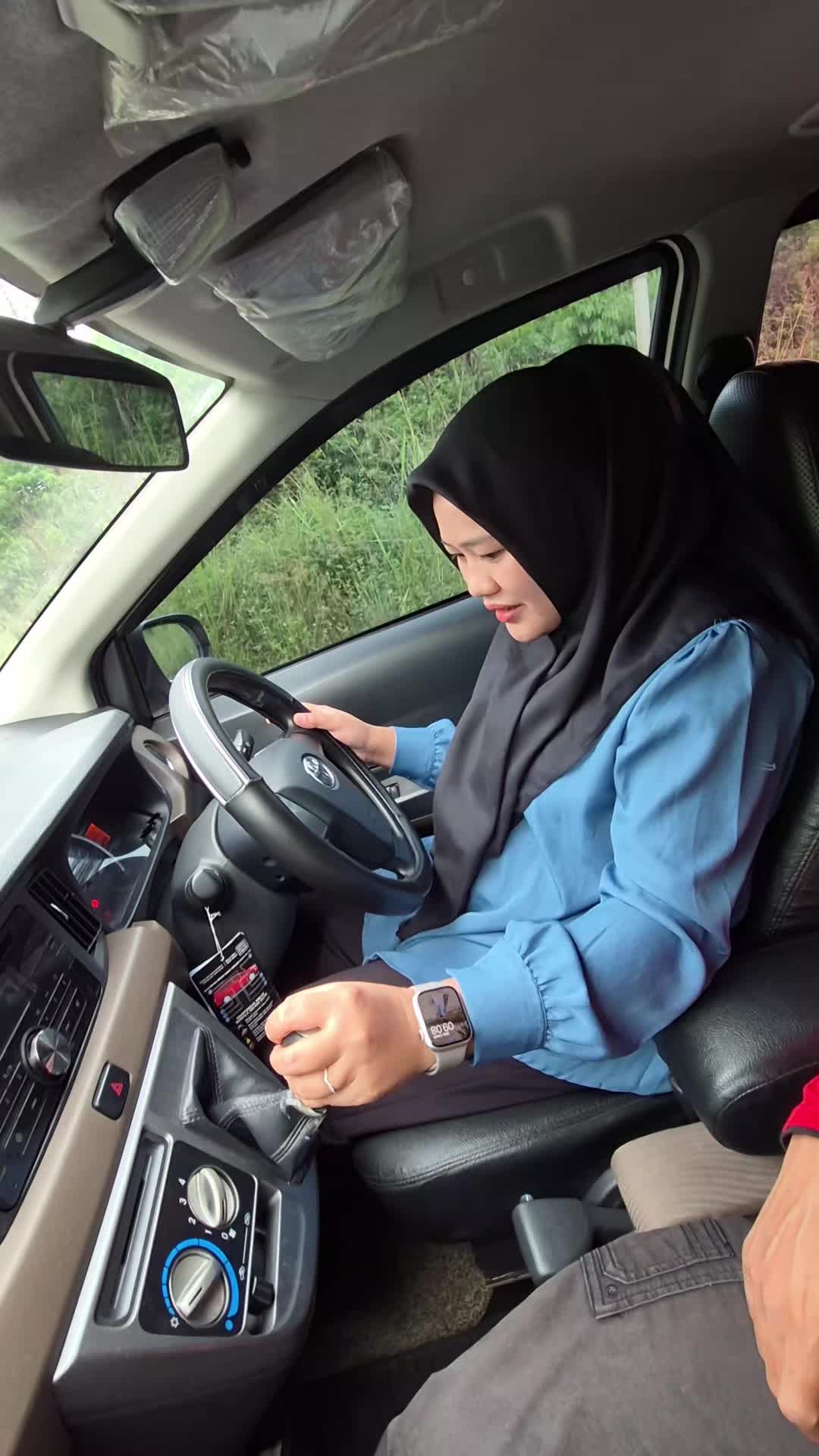 @Guru mengemudi | Helmi