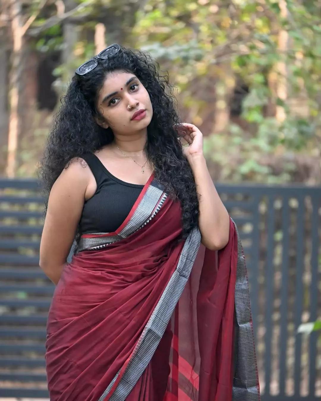 @Neeruttyy_🤍
