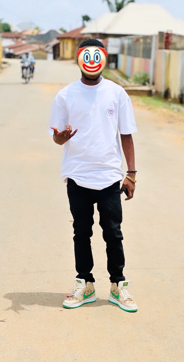 @SUNNY ADE 🥀🤍📸..