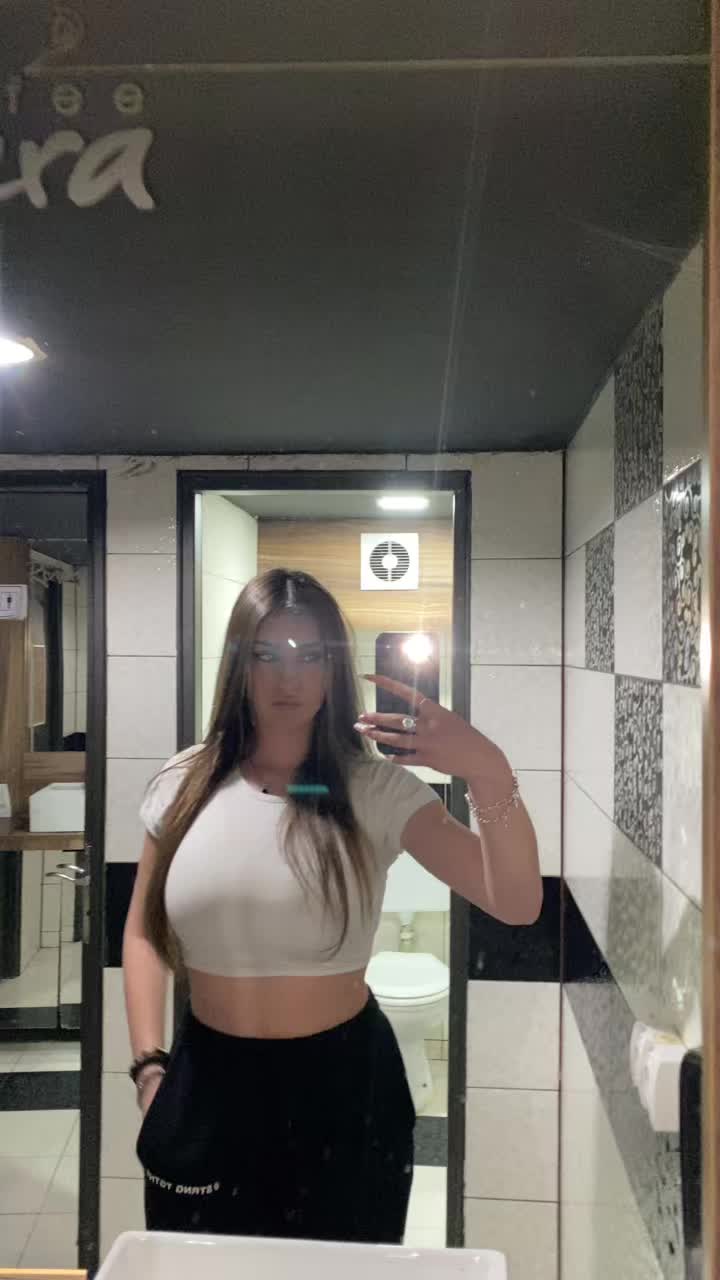@𝐚𝐧𝐝𝐣𝐞𝐥𝐚🦎